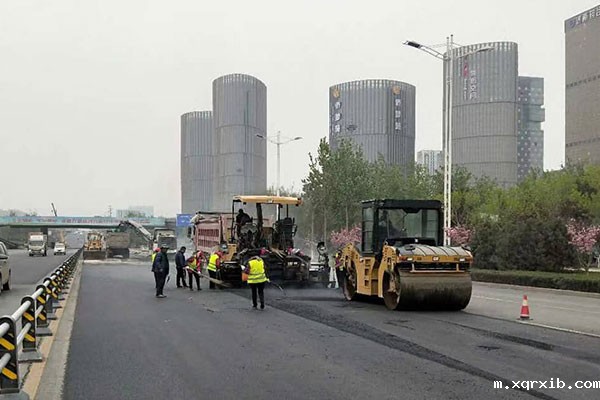 高速公路路面施工为什么多数使用沥青材料？